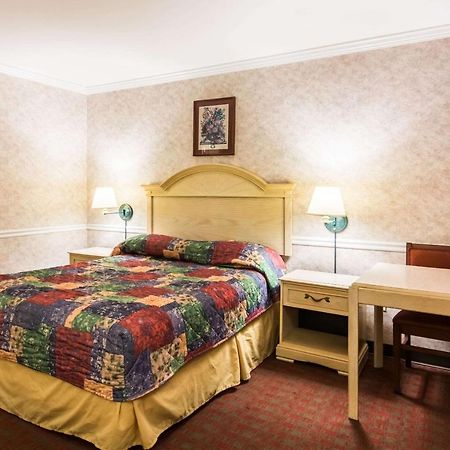 Rodeway Inn Fairfax Exterior photo