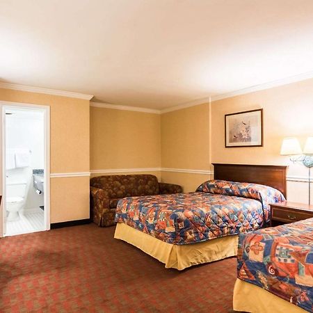 Rodeway Inn Fairfax Exterior photo