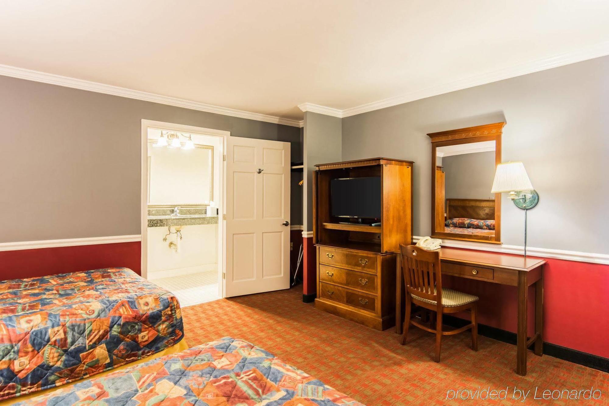 Rodeway Inn Fairfax Exterior photo