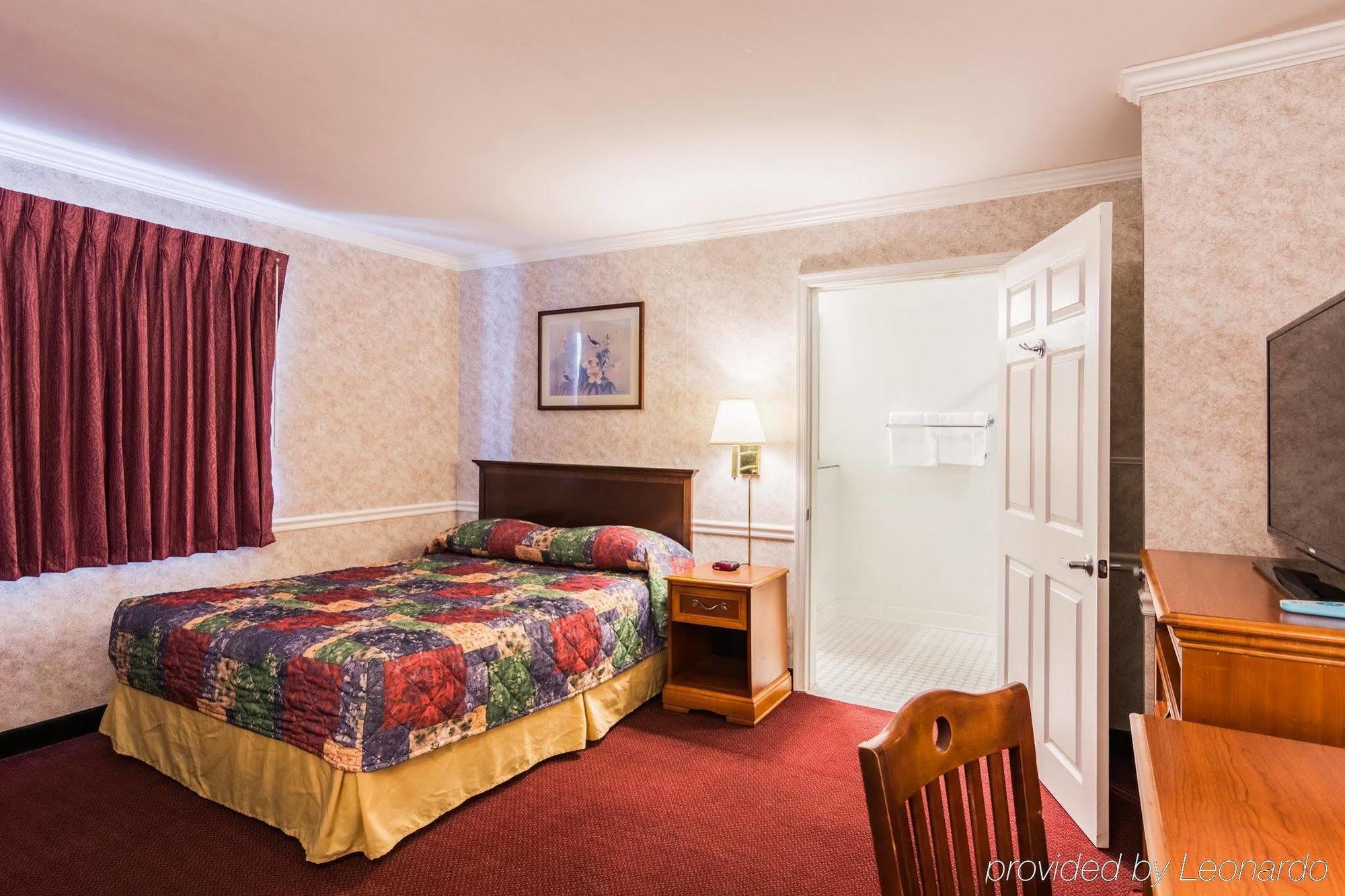 Rodeway Inn Fairfax Exterior photo