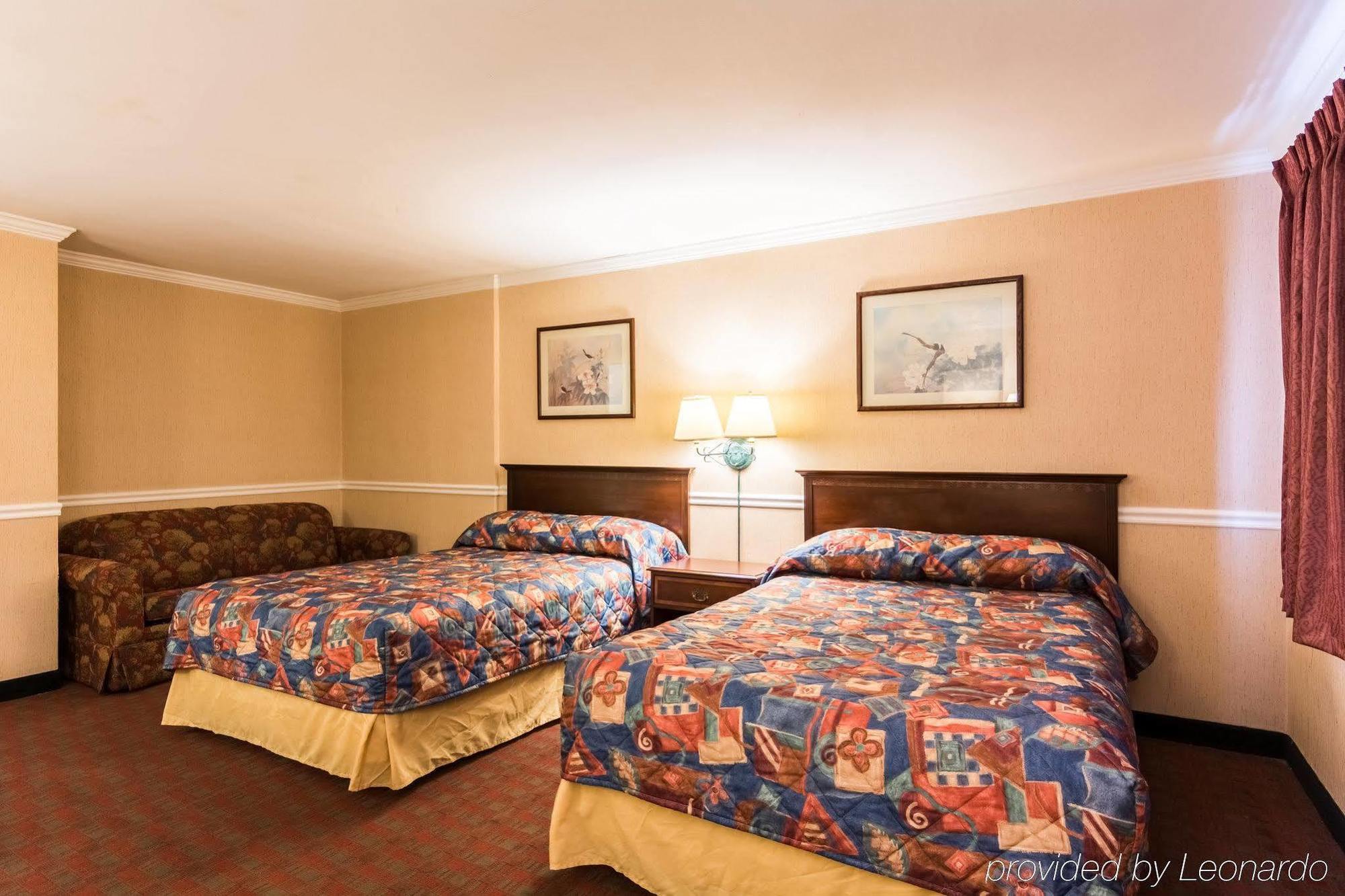 Rodeway Inn Fairfax Exterior photo