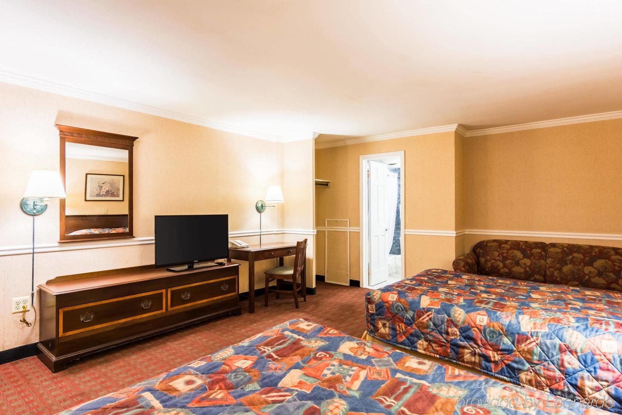 Rodeway Inn Fairfax Exterior photo