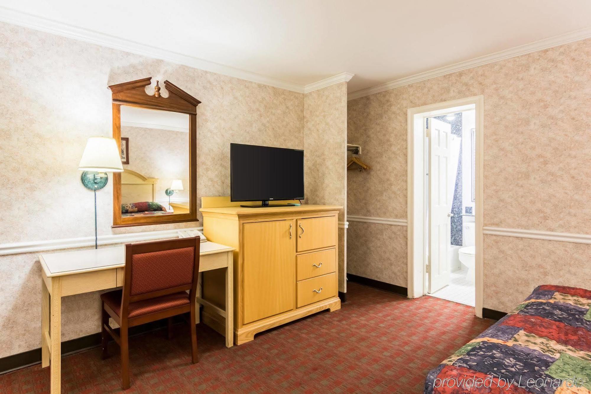 Rodeway Inn Fairfax Exterior photo