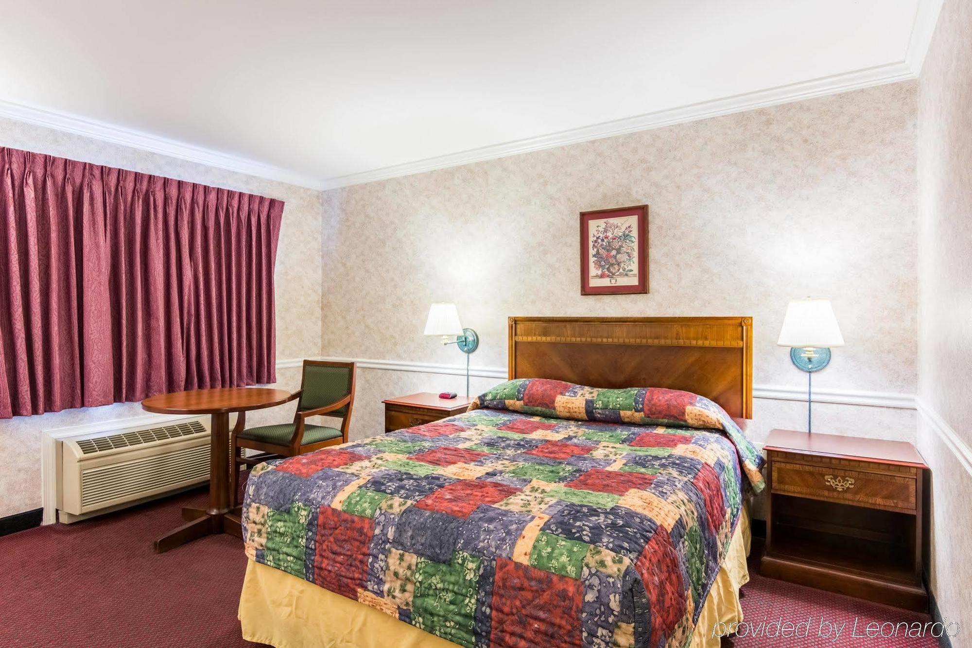 Rodeway Inn Fairfax Exterior photo